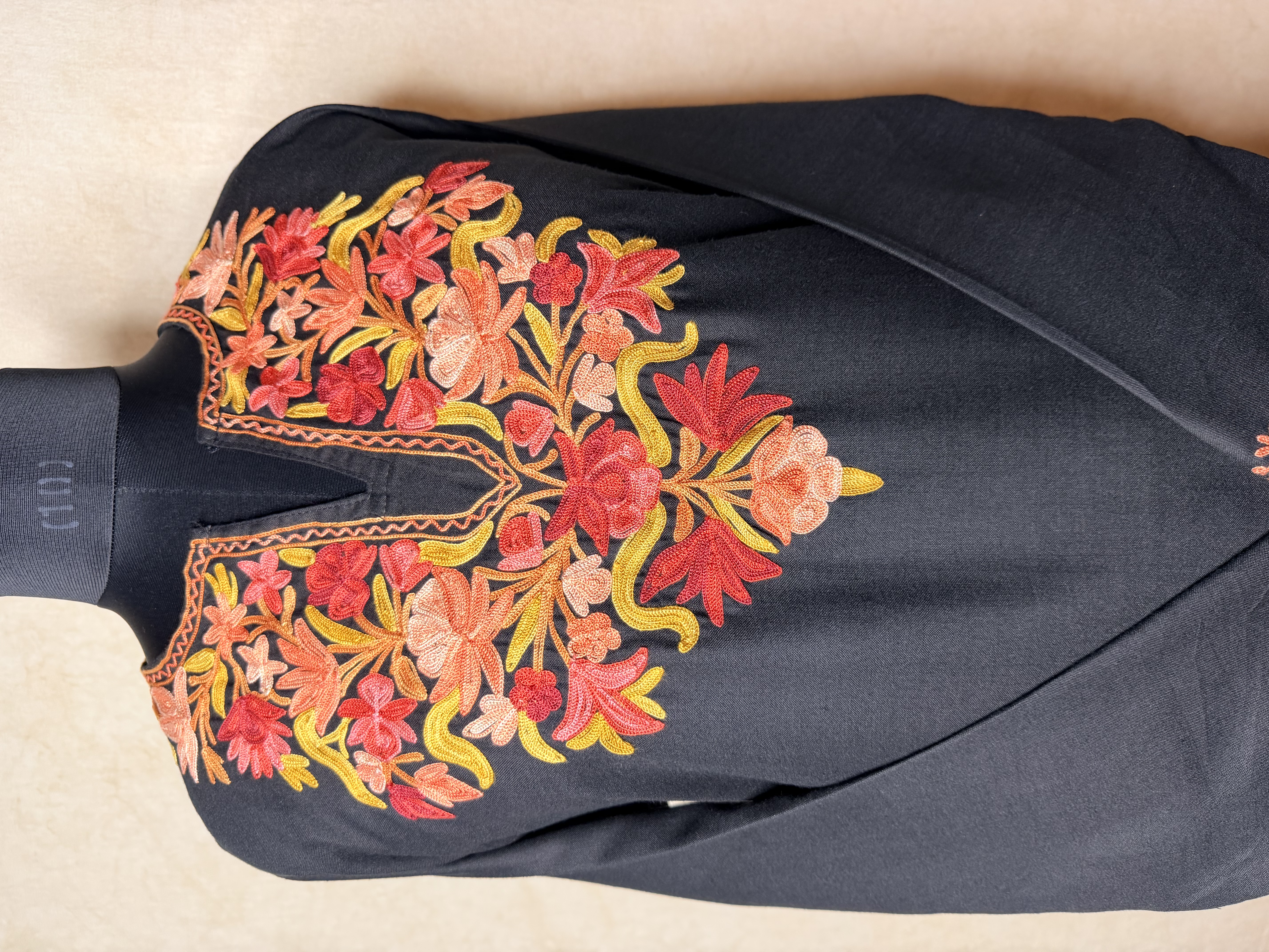 Gulposh Black Hand-Guided Aari Embroidered Midi Kurta