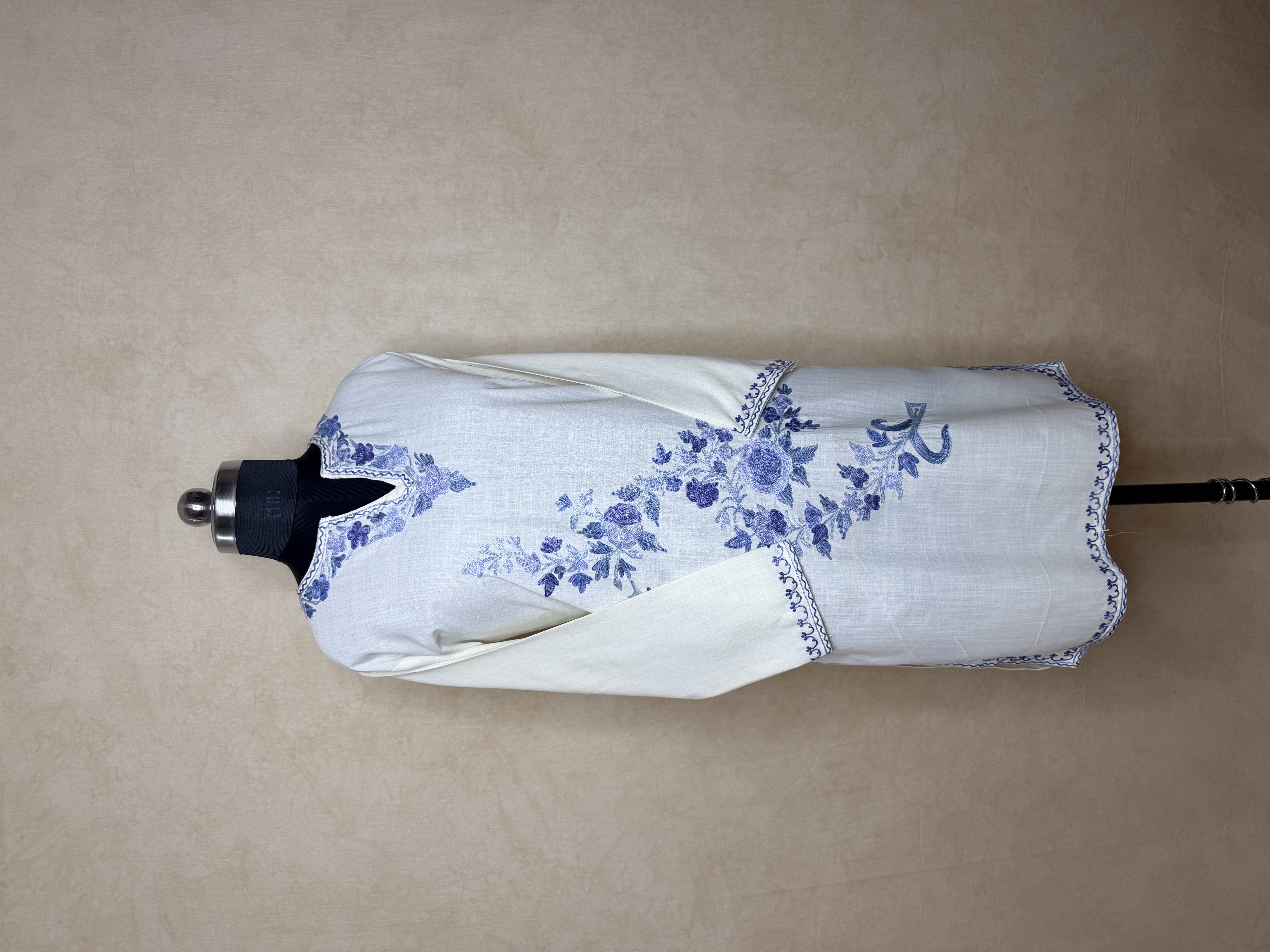 Gulposh Ivory Blue Hand-Guided Aari Embroidered Midi Kurta