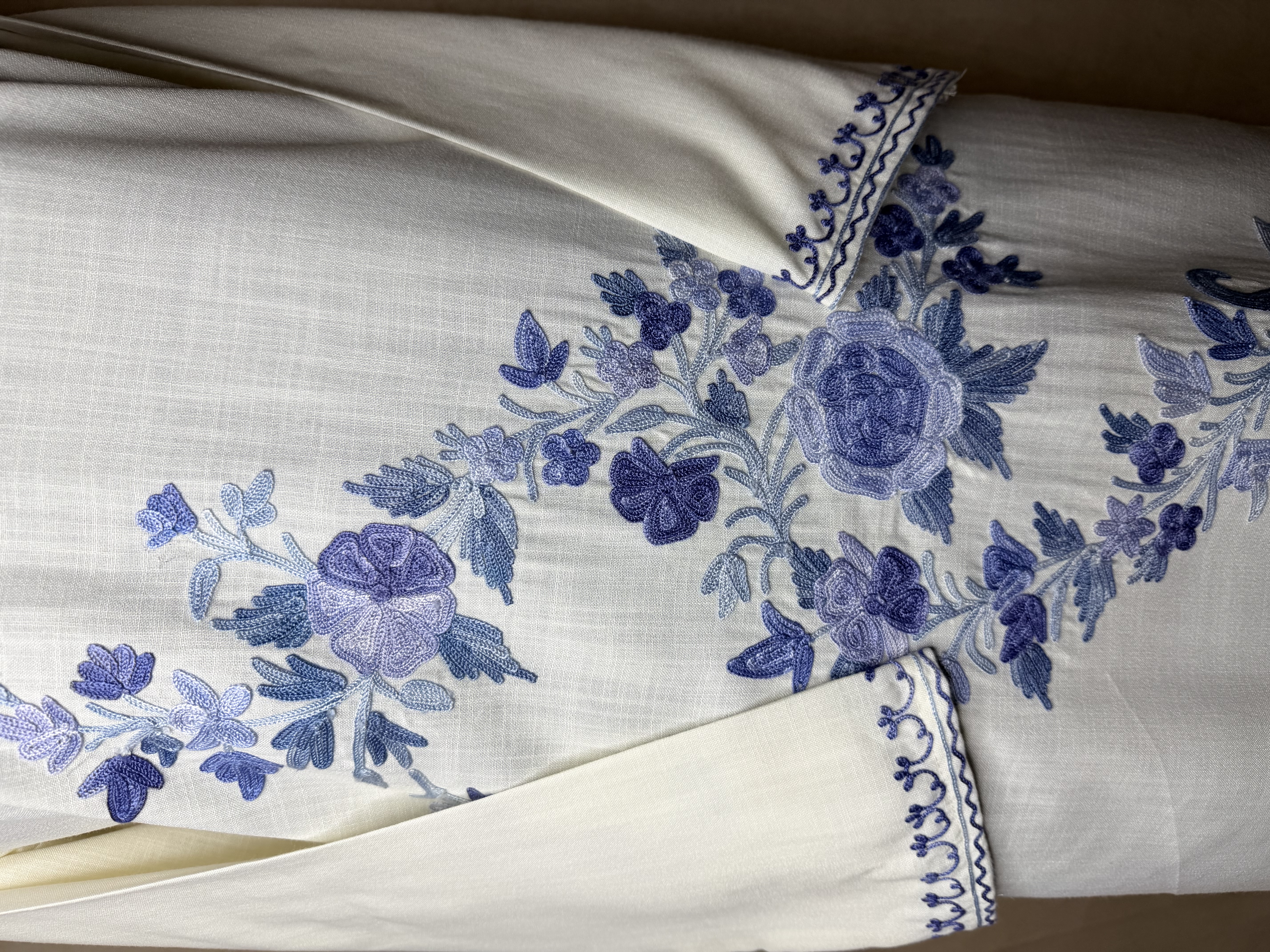 Gulposh Ivory Blue Hand-Guided Aari Embroidered Midi Kurta