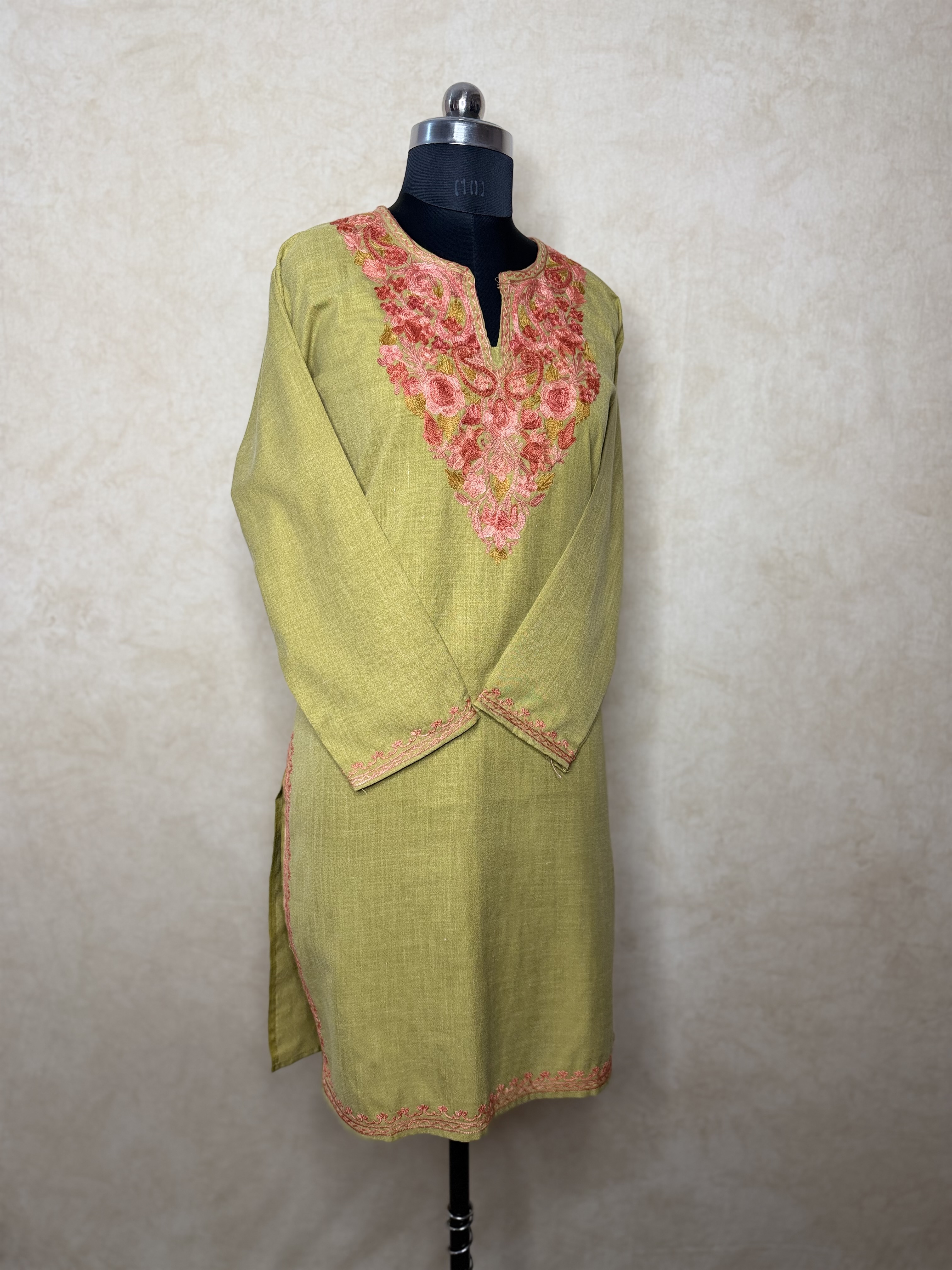 Gulposh Moss Green Hand-Guided Aari Embroidered Midi Kurta