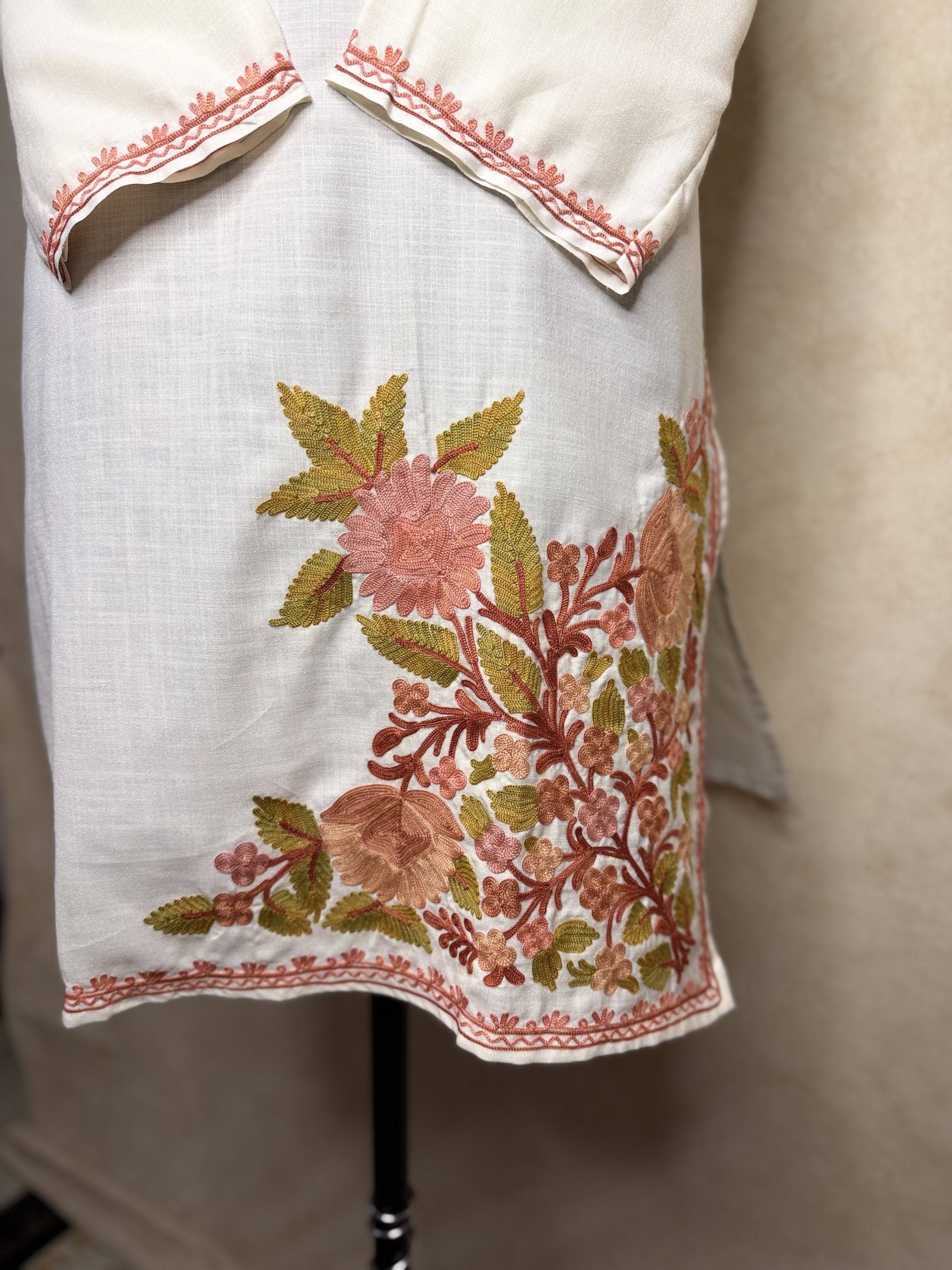 Gulposh Ivory Rust Hand-Guided Aari Embroidered Midi Kurta