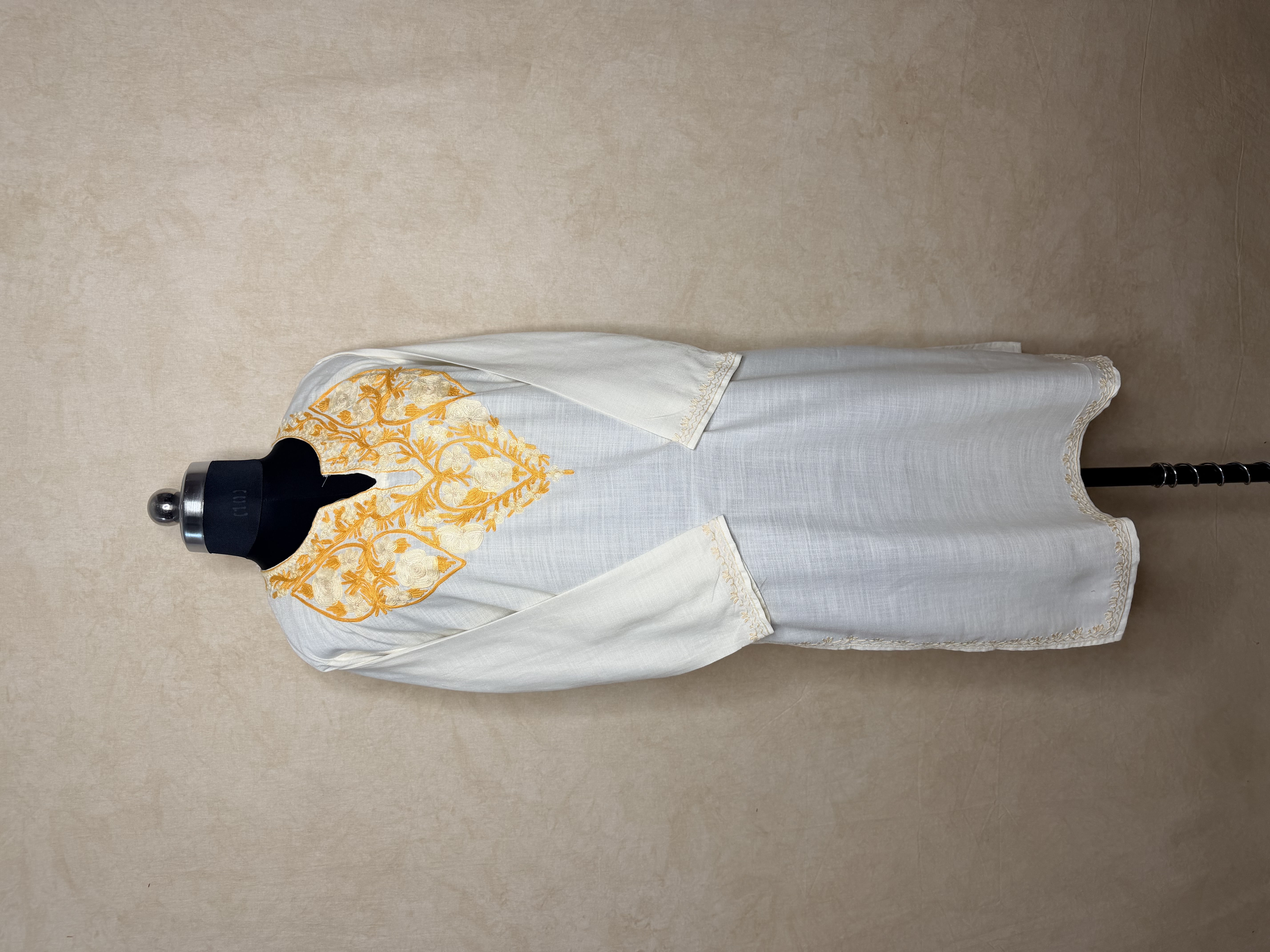 Gulposh Ivory Gold Hand-Guided Aari Embroidered Midi Kurta